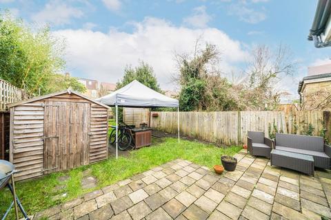 2 bedroom flat to rent, Worple Road, London SW20