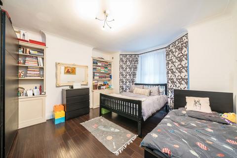 2 bedroom flat to rent, Worple Road, London SW20