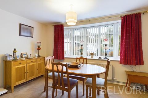 19 Hazel Way, Snedshill, Telford, TF2 9HJ