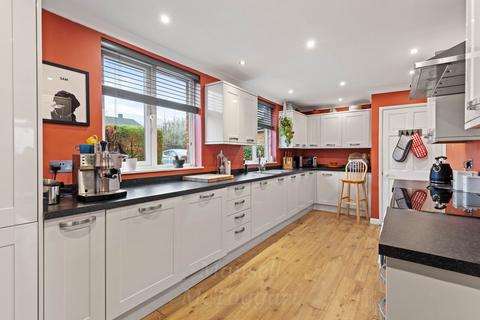 28 Broad Field, West Hoathly, East Grinstead, RH19 4QR