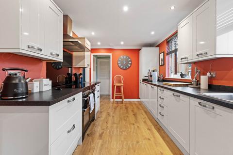 28 Broad Field, West Hoathly, East Grinstead, RH19 4QR