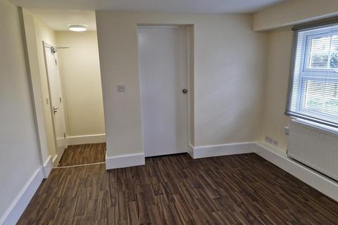 Studio to rent, Lavender Crescent, St Albans