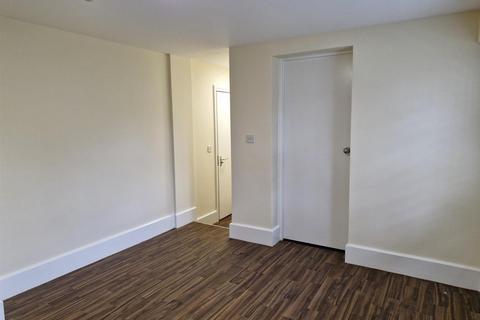 Studio to rent, Lavender Crescent, St Albans