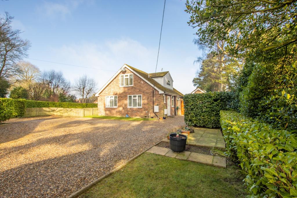 Vale Road, High Kelling 4 bed detached bungalow for sale - £550,000