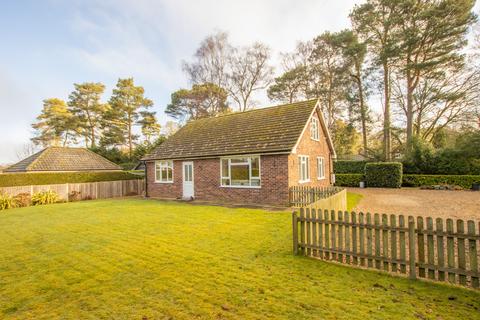 4 bedroom chalet for sale, Vale Road, High Kelling