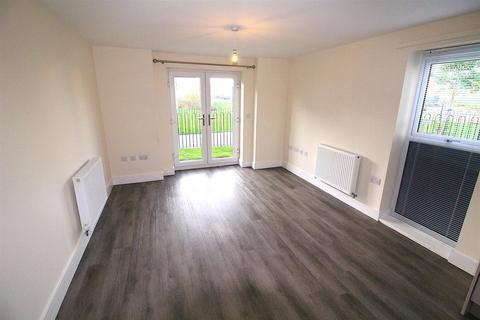 2 bedroom flat to rent, ASH HOUSE