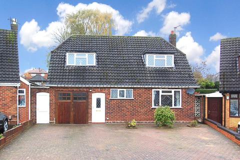 3 bedroom detached bungalow to rent, GOLDTHORN PARK, Benson Avenue