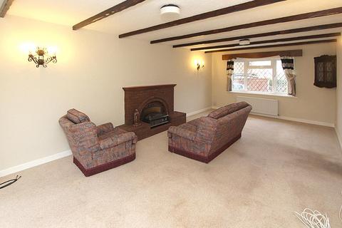 3 bedroom detached bungalow to rent, GOLDTHORN PARK, Benson Avenue