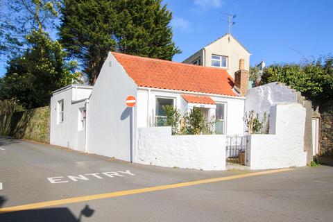 2 bedroom property for sale, Les Croutes, St Peter Port, Guernsey, GY1