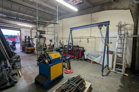 Industrial unit to rent, Unit 12, Olds Close, Watford, WD18 9RU