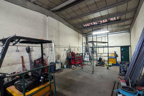 Industrial unit to rent, Unit 12, Olds Close, Watford, WD18 9RU