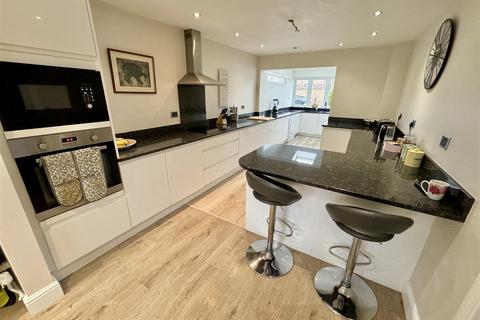 5 Foxbury Close, Luton, LU2 7BQ