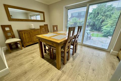 5 Foxbury Close, Luton, LU2 7BQ