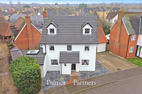 5 bedroom detached house for sale, Gandalfs Ride, Chelmsford CM3