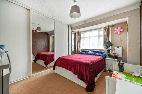 7 Burnham Gardens, Hounslow, TW4 6LS