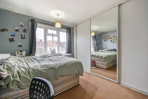 7 Burnham Gardens, Hounslow, TW4 6LS