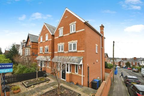 3 bedroom detached house for sale, Newbold Road, Chesterfield, S41 7PU