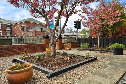 3 bedroom detached house for sale, Newbold Road, Chesterfield, S41 7PU