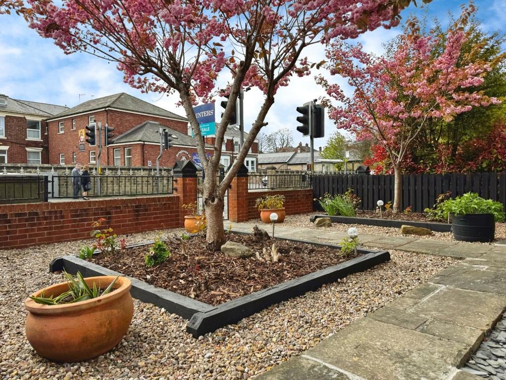 FRONT GARDEN.jpg