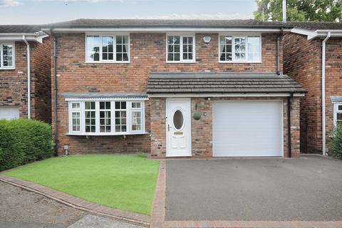 4 bedroom detached house for sale, Claremont Close, Stone