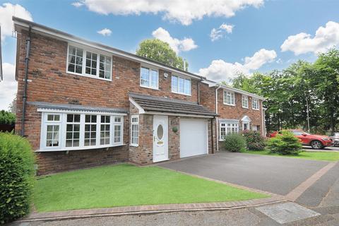 4 bedroom detached house for sale, Claremont Close, Stone