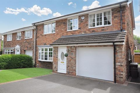 4 bedroom detached house for sale, Claremont Close, Stone