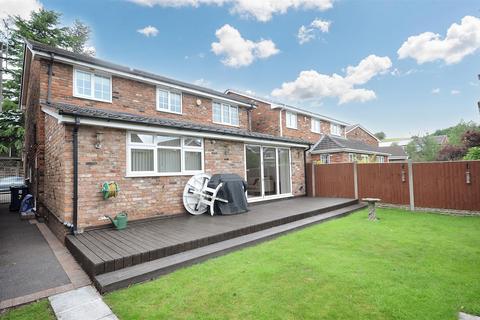 4 bedroom detached house for sale, Claremont Close, Stone