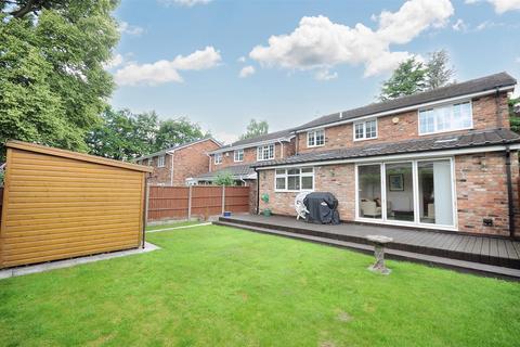 4 bedroom detached house for sale, Claremont Close, Stone