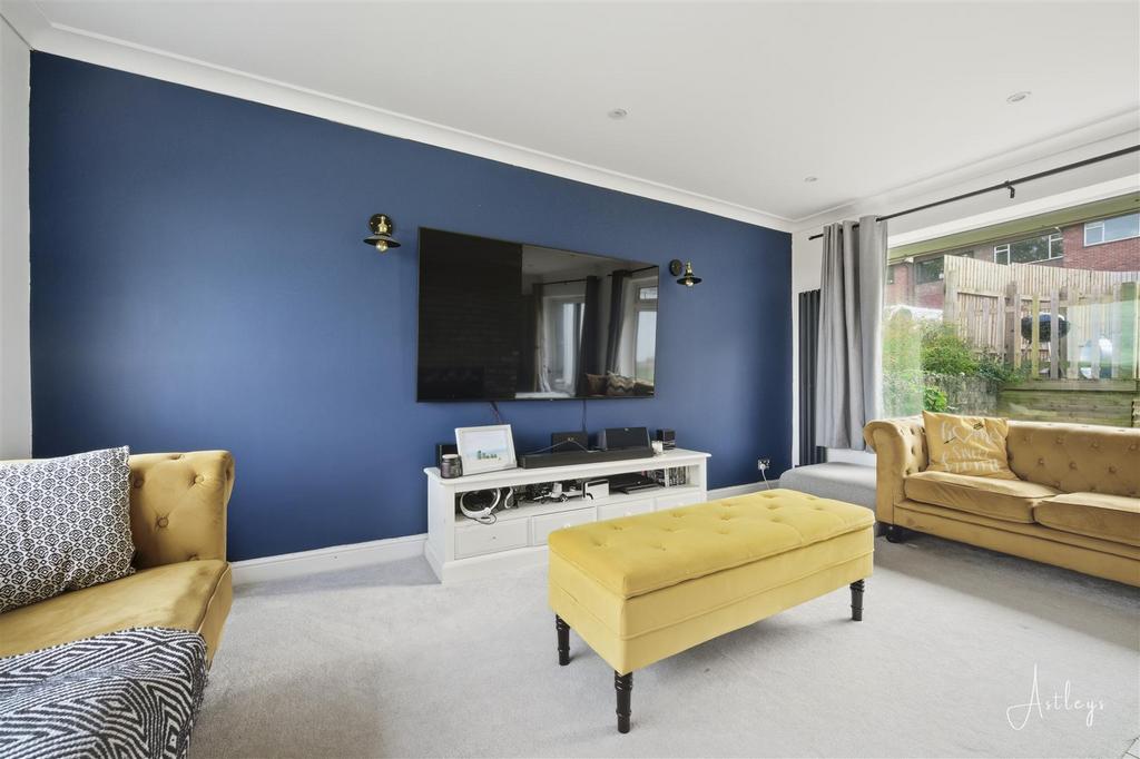 Lounge/Dining Room