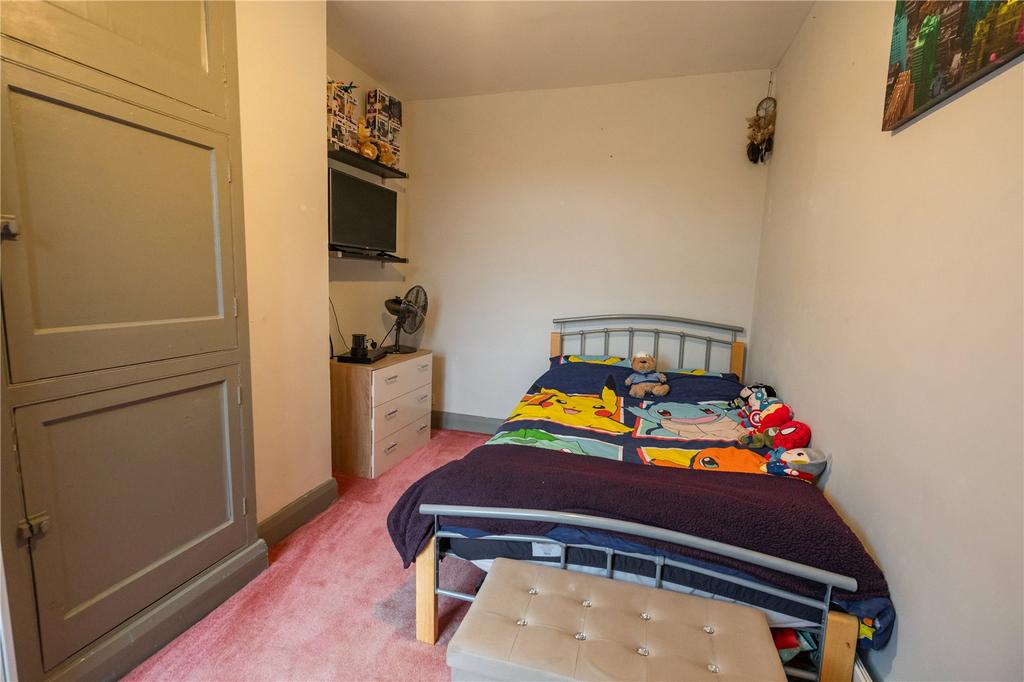 Bedroom 2 (2)