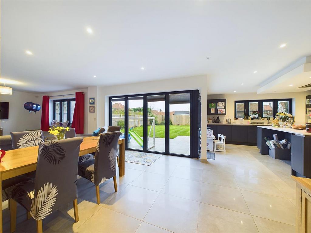 Kitchen/Dining Area