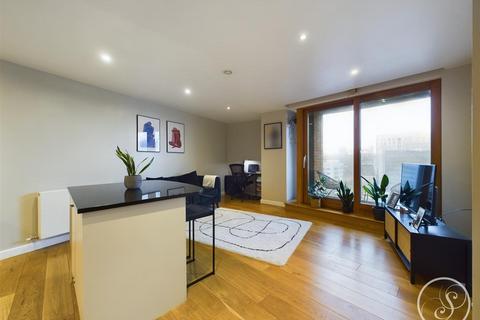 1 bedroom flat for sale, Candle House, 1 Wharf Approach, Leeds