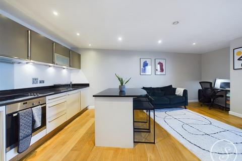 1 bedroom flat for sale, Candle House, 1 Wharf Approach, Leeds