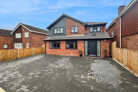 5 bedroom detached house for sale, Old Bedford Road, Luton