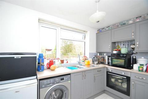 2 bedroom ground floor flat for sale, Upper Yarborough Road, East Cowes