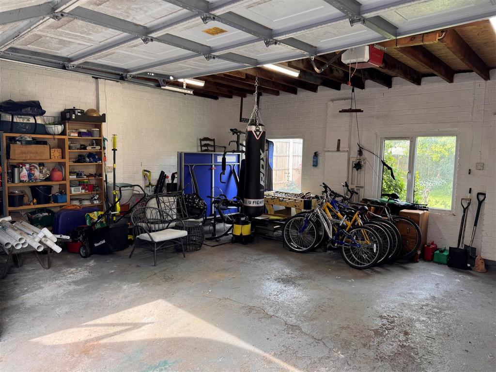 Garage 2.jpg
