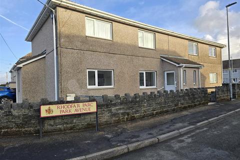 2 bedroom flat for sale, Park Avenue, Capel Hendre, Ammanford