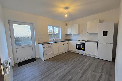 2 bedroom flat for sale, Park Avenue, Capel Hendre, Ammanford