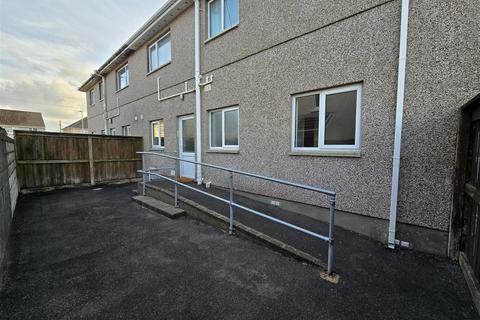 2 bedroom flat for sale, Park Avenue, Capel Hendre, Ammanford