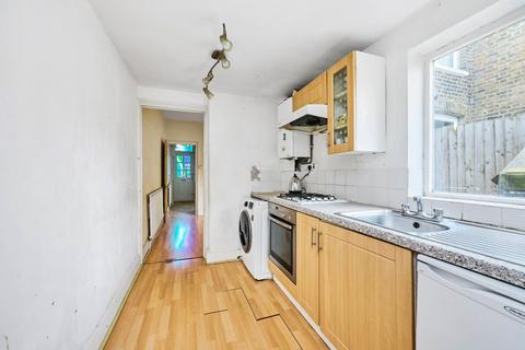 3 bedroom terraced house to rent, Ronver Road, Lee, SE12