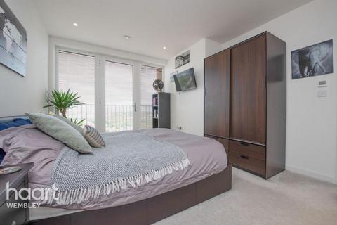 2 bedroom apartment to rent, Moorhen Drive, London