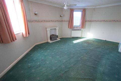 2 bedroom apartment for sale, Queens park ave, Billericay CM12