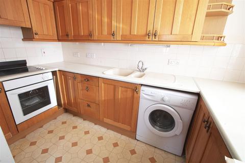 2 bedroom apartment for sale, Queens park ave, Billericay CM12