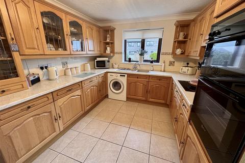 3 bedroom detached bungalow for sale, Brynglas, Penygroes, Llanelli