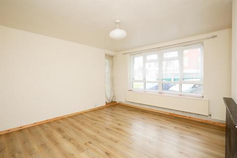 4 bedroom ground floor flat to rent, Beech Avenue, Acton