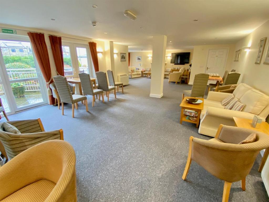 Communal lounge 1.jpg