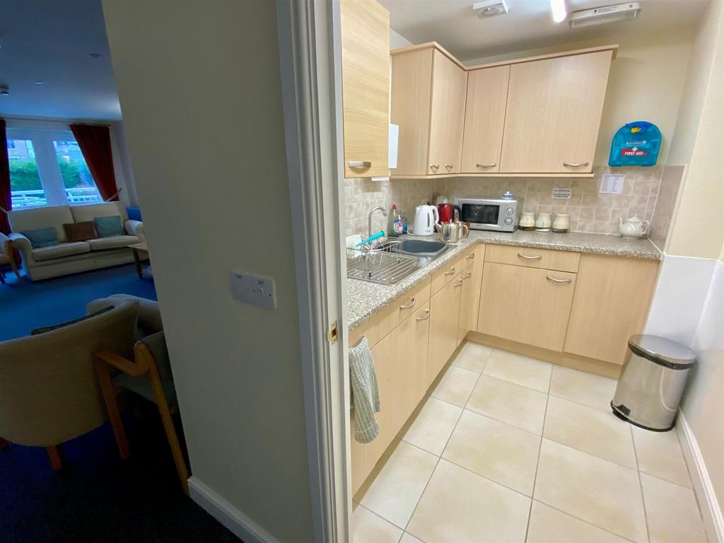 Communal kitchen on ground floor.jpg