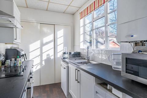 3 bedroom flat for sale, Hayne Road, Beckenham, Kent, BR3