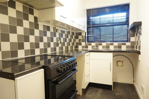 1 bedroom flat to rent, Avonbank Close, Redditch