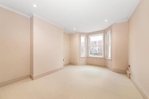 2 bedroom ground floor flat for sale, Lausanne Road, Peckham, London, SE15